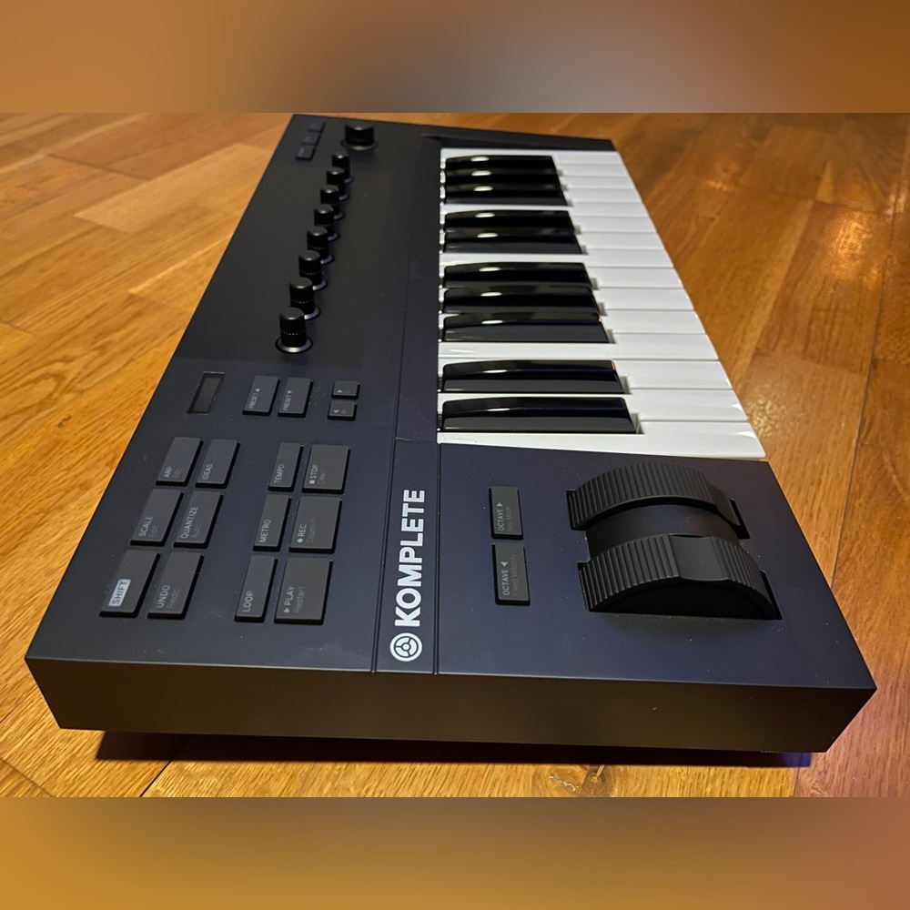 Native Instruments Komplete Kontrol A25 - Picture 2 of 4